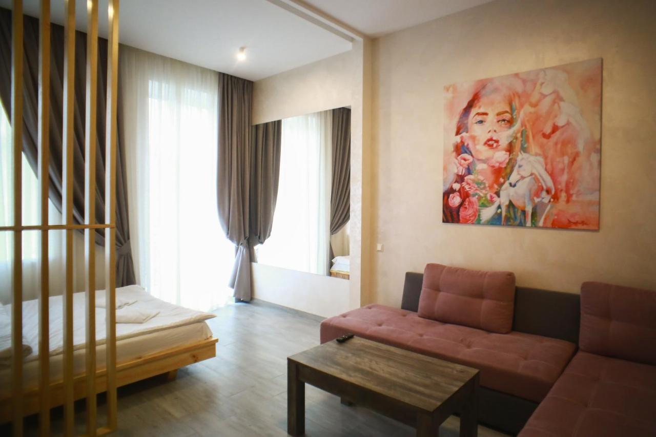 Leogrand Apartment On Drohobycha 4 리비프 외부 사진