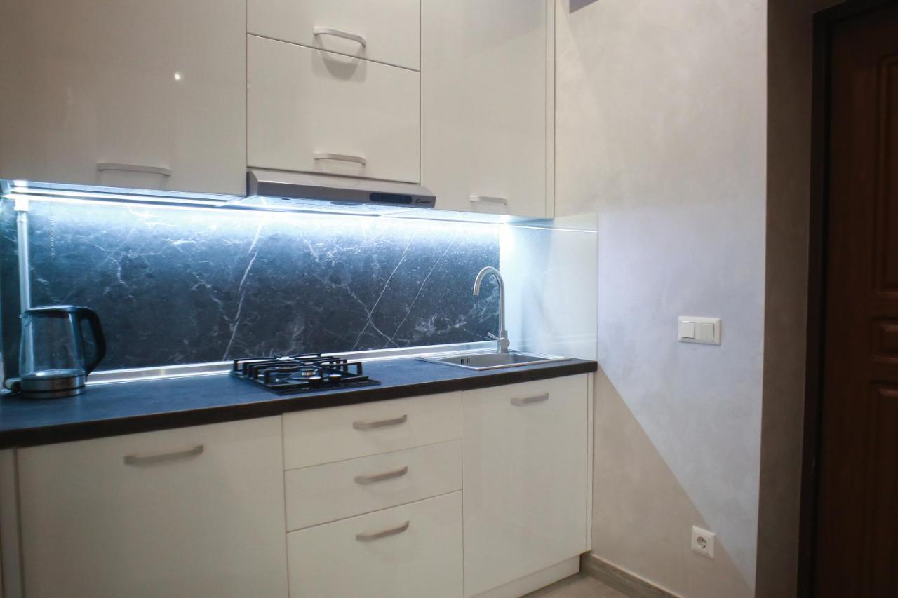 Leogrand Apartment On Drohobycha 4 리비프 외부 사진