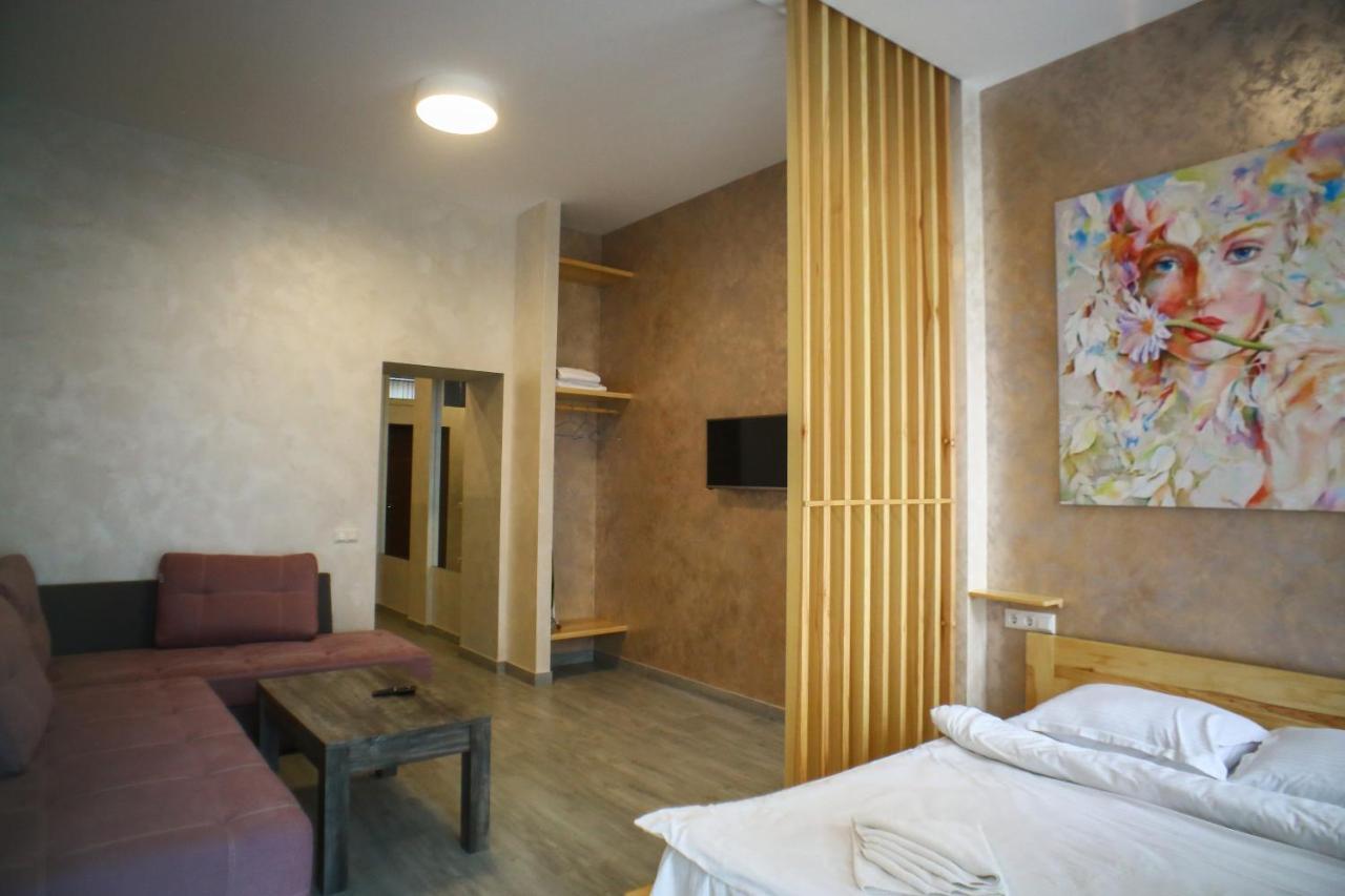 Leogrand Apartment On Drohobycha 4 리비프 외부 사진