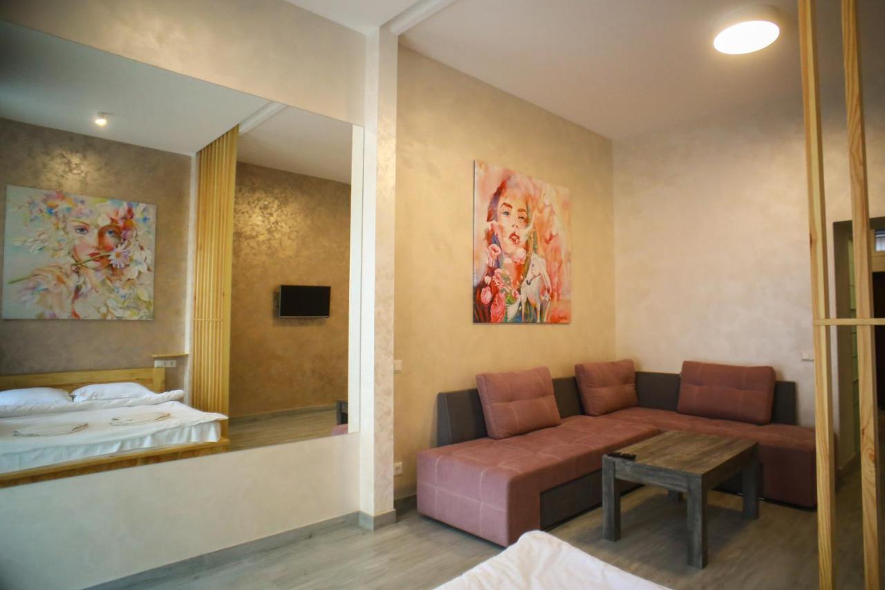 Leogrand Apartment On Drohobycha 4 리비프 외부 사진